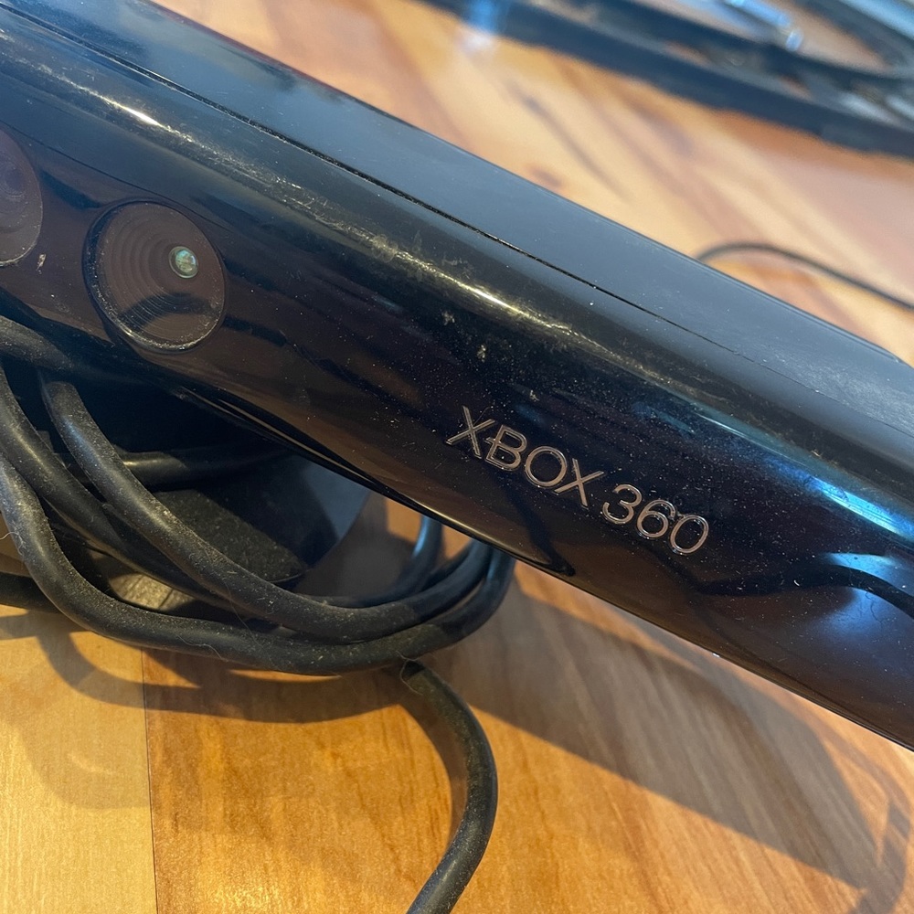 Xbox 360 Kinect Sensor - Picture 2 of 5